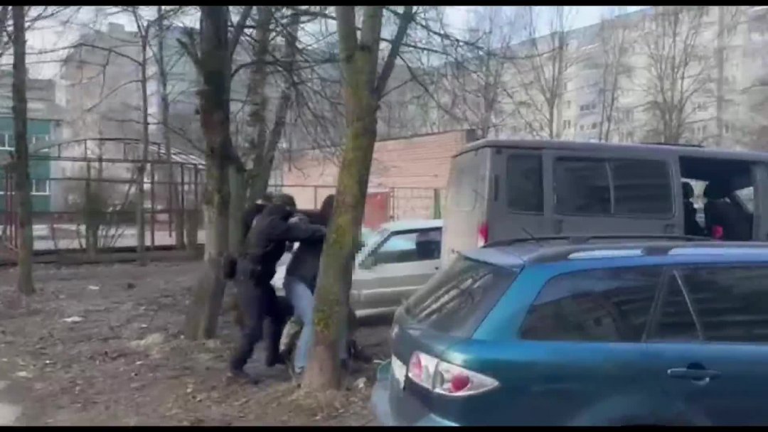 Новгородские полицейские изъяли у петербуржского драгдилера и его сообщников свыше 10 килограммов метадона