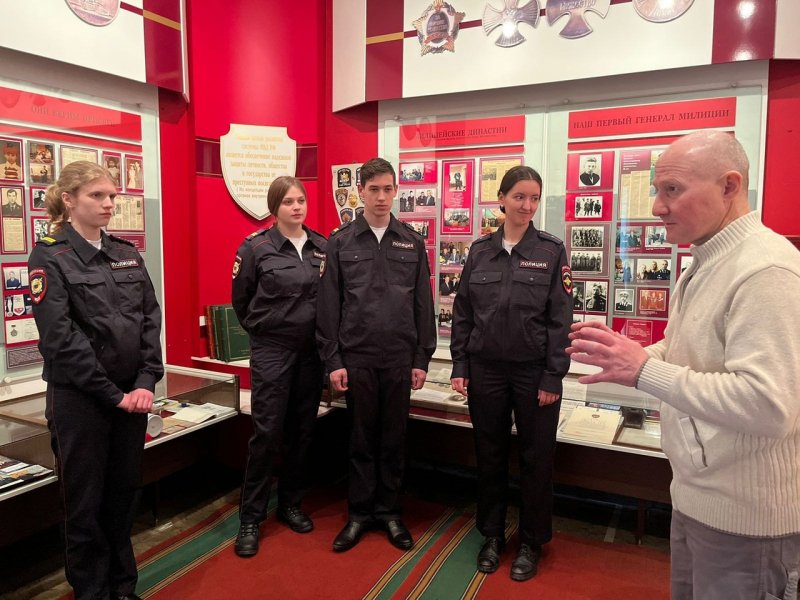 Молодые сотрудники полиции и стажёры посетили  Музей истории органов внутренних дел Новгородской области